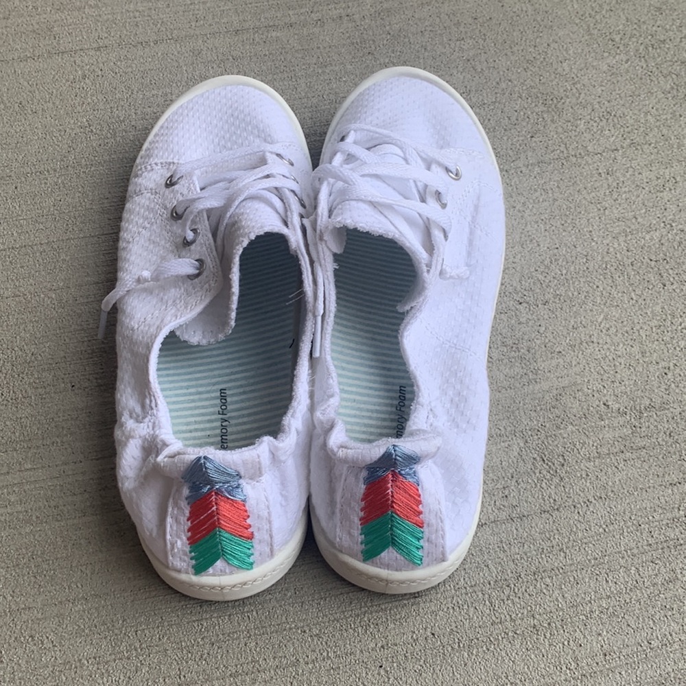 Women’s size 9 sneakers - Picture 3 of 9